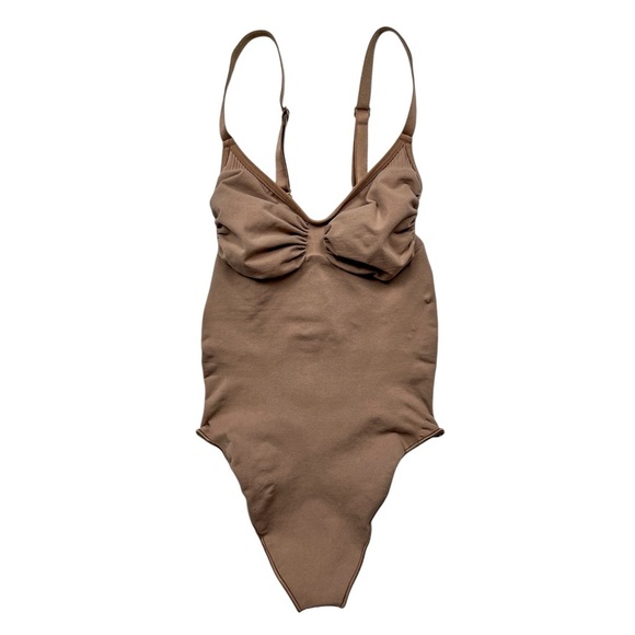 Skims Seamless Sculpt Thong Bodysuit - Picture 1 of 8